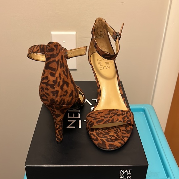 Naturalized cheetah open toe heels - Picture 4 of 6